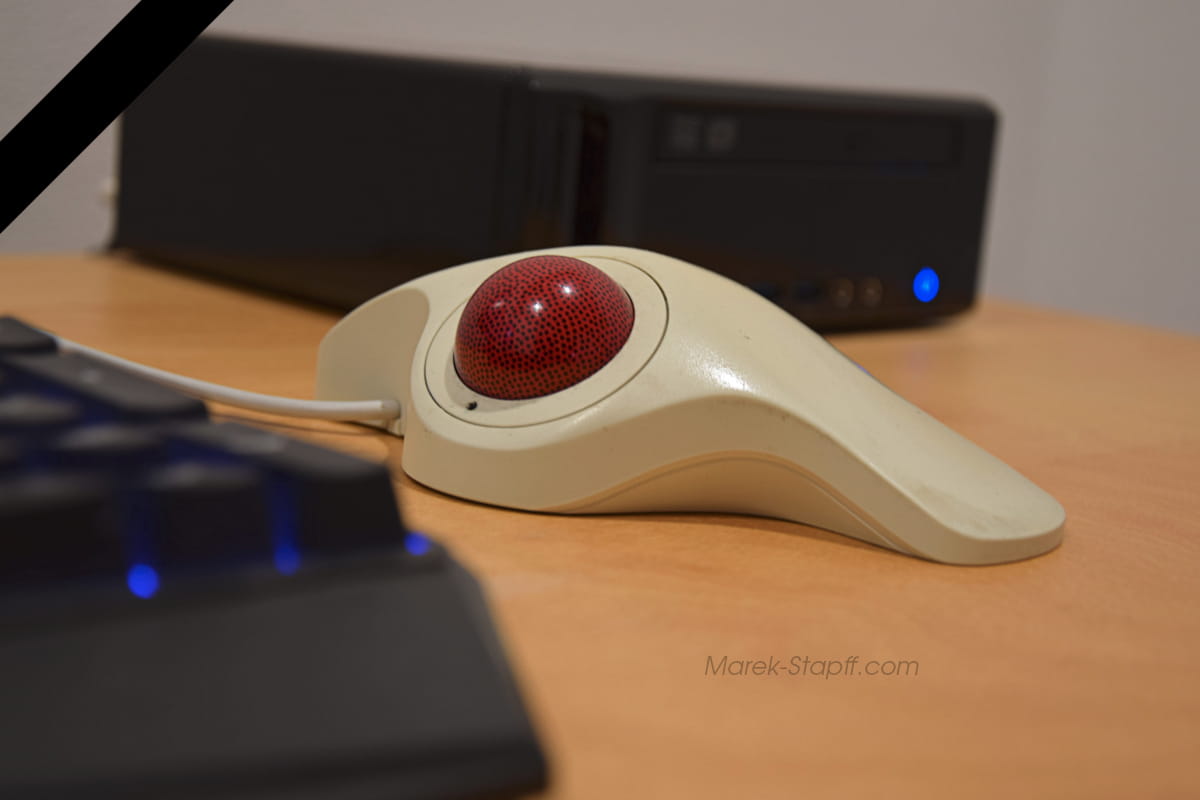Alter und defekter Trackball – Relikt aus der IT-Geschichte