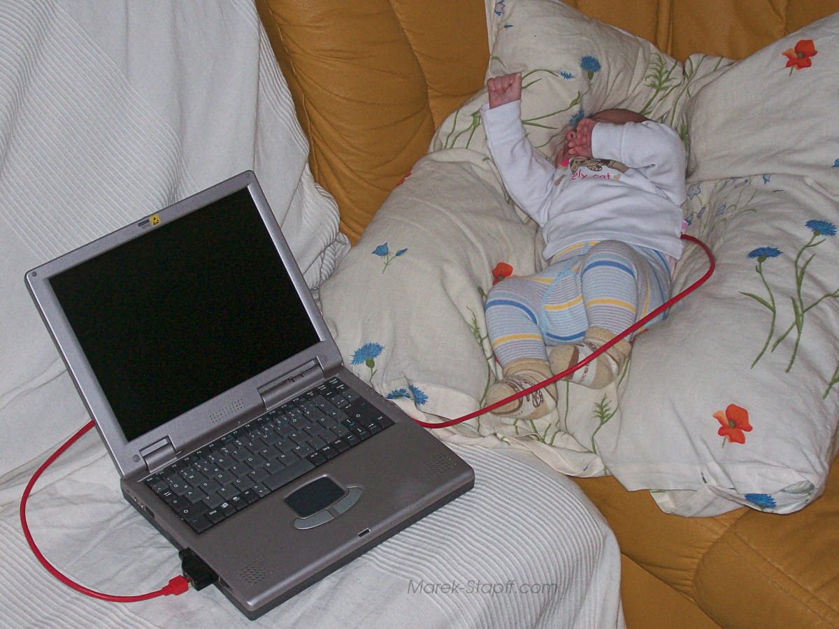 Baby erhält ein Software-Update – Technologie trifft auf das Leben